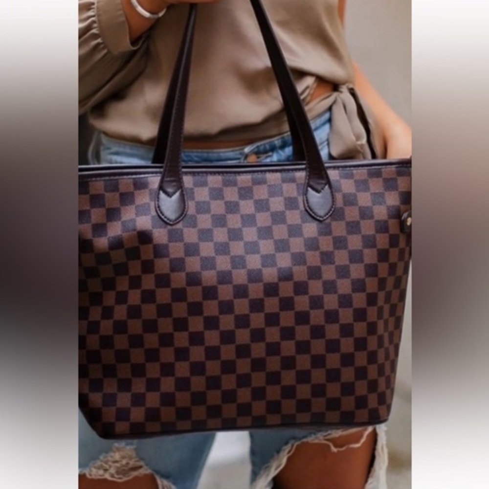 Checkered tote bag